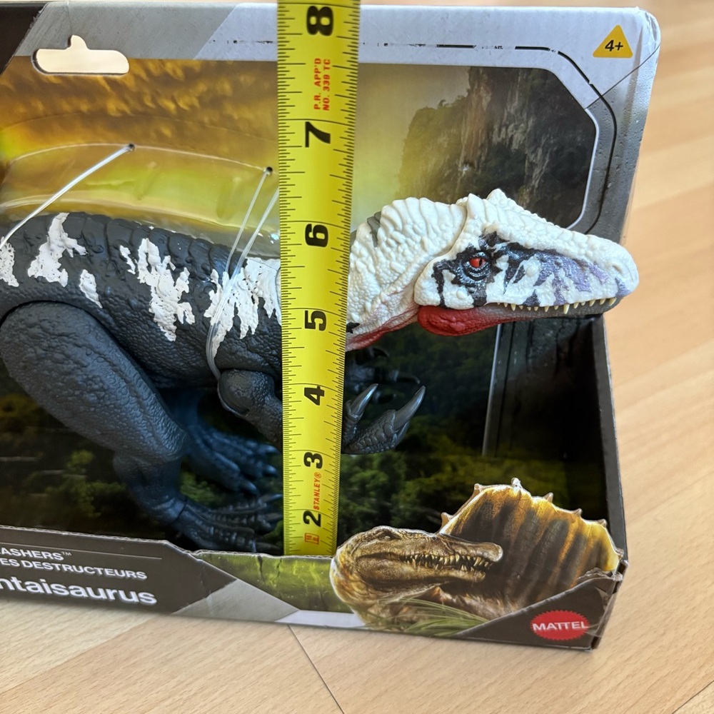 Jurassic World Rebirth Chilantaisaurus Dinosaur Gigantic Thrashers Attack Figure - Picture 14 of 15